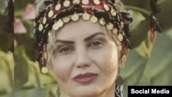 گفته می‌شود نسرین قادری با ضربات باتوم به سرش به کما رفته بود» در یکی از بیمارستان‌ تهران، در گذشته است. ایرنا این خبر را رد کرده است.