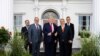 Orbán Balázs, a miniszterelnök politikai igazgatója, Németh Zsolt országgyűlési képviselő, Donald Trump volt amerikai elnök, Orbán Viktor miniszterelnök és Szijjártó Péter a korábbi amerikai elnök New Jersey állambeli bedminsteri birtokán 2022. augusztus 2-án