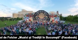 Unul dintre evenimentele care aveau loc des în Cișmigiu, Festivalul Internațional de Folclor, a fost mutat în parcul Izvor, situat în imediata apropiere. Aceasta nu este o soluție reală, explică Alexandru Opriță, având în vedere că festivalul poluează fonic în continuare, doar că în alt parc.