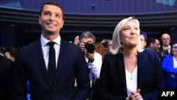 Jordan Bardella i Marine Le Pen, čelnici krajnje desničarske stranke Nacionalno okupljanje 