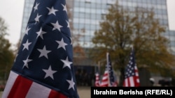Zastave SAD u Prištini, 8. novembar 2022.