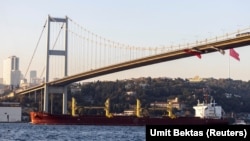 ფოტო არქივიდან. უკრაინული მარცვლეულით დატვირთული გემი ბოსფორის სრუტეში 