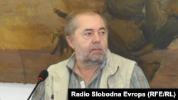 Drago Hedl (na fotografiji, fotoarhiv): Sucima stručna pomoć nikada nije potrebna kada sude novinarima i medijima