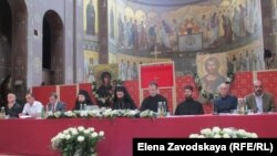 Давид Сарсания не единственный клирик ГПЦ в Абхазии, грузинским клириком является и управляющий Абхазской православной церковью о. Виссарион (Пилия)