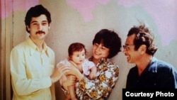 ზურაბ ჭავჭავაძე მეუღლესთან, შვილთან და მამასთან ერთად