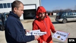 Български доброволци се подготвят да заминат за Турция. Снимката е от 7 февруари