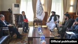 Делегация из Кыргызстана на встрече с первым заместителем главы правительства талибов Абдул Гани Барадаром.