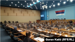 Skupština Republike Srpske 10. decembra usvojila je informacije o „prijenosu nadležnosti sa BiH na nivo Republike Srpske“, u oblasti indirektnog oporezivanja, pravosuđa, odbrane i bezbjednosti