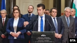 Кирил Петков и част от министрите в бъдеяото правителство