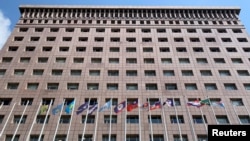 Zastave Tajvana i drugih zemalja vijore se u Diplomatskoj četvrti u kojoj se nalazi bivša ambasada Nikaragve i drugih stranih ambasada, u Taipeiju, Tajvan, 10. decembra 2021.