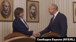 Въпреки обтегнатите отношения между Корнелия Нинова и Румен Радев, той неизменно връчва третия мандат на нейната партия