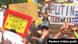 Тысячи протестующих в Хельсинки выражают недовольство политикой Путина