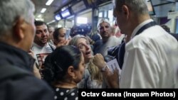 Mii de clienți Blue Air au rămas blocați pe aeroporturi marți, 6 septembrie 2022, după ce compania a anunțat că sistează activitatea pentru că i-au fost blocate conturile. Imagine din Aeroportul Henri Coandă, București.