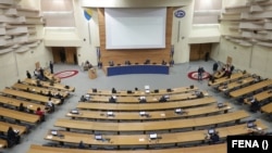 Zastupnik SDP-a u Zastupničkom domu Parlamenta BiH (na fotografiji) Saša Magazinović u oktobru 2021. ponovo je uputio inicijativu da se nametne zakonska obaveza ljekarskih pregleda državnom Parlamentu, koja je na dnevnom redu Zastupničkog doma 3. februara 2022. godine.