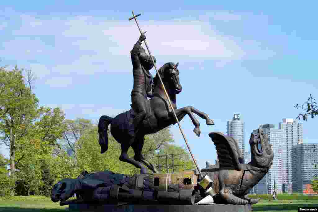 "ბოროტსა სძლია კეთილმან" - გაეროს შტაბ-ბინის მახლობლად, ნიუ-იორკში (1990 წ.)