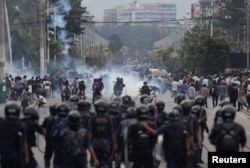 Sukobi demonstranata i policije u Katmanduu, 8. septembar 2025.