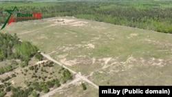 Снимката емитувана на белоруски воен телевизиски канал на 28 мај го прикажува најголемиот сектор на локацијата пред почетокот на изградбата.