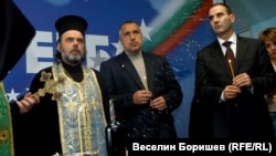 Бойко Борисов и Цветан Цветанов при нанасянето на ГЕРБ в офисите в административната сграда на НДК през 2007 г.