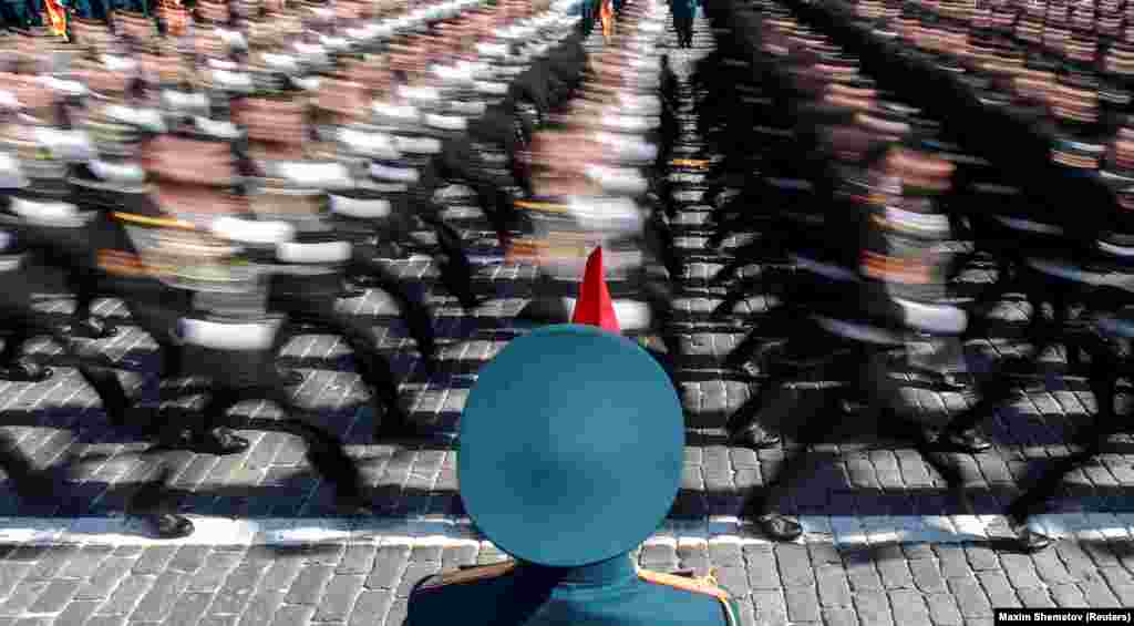 Repetiția pentru Parada Victoriei din Piața Roșie din Moscova. (Reuters/Maxim Shemetov)