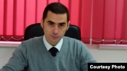 Aleksandar Savanović: Kao profesor i kao čovjek zaista mislim da je veličanje ratnih zločinaca neprihvatljivo i nekulturno i da to nije normalno ponašanje, ali smatram da je zakonsko sankcionisanje i narušavanje prava na slobodu govora neustavno prema članu 2 Ustava BiH