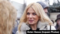  În demisia transmisă președintelui Camerei Deputaților, Laura Vicol spune că a decis să demisioneze din cauza „jocurilor nedrepte și de o gravitate fără precedent îndreptate împotriva” ei.