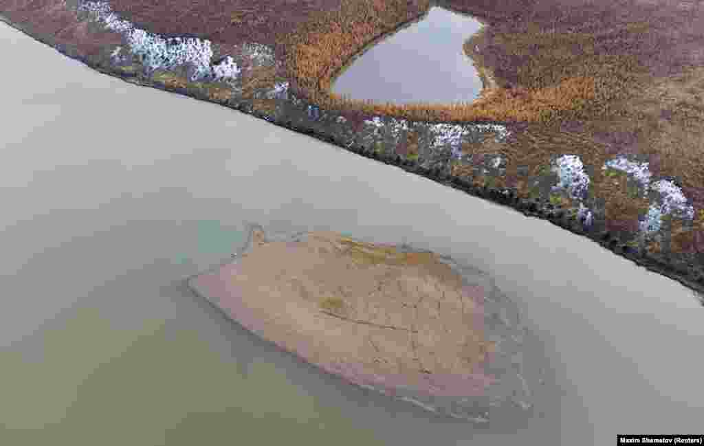 Zimov a Cserszkij városa közelében található állomáson mérte a metánkibocsátás mértékét. Saját adatai és az egész világ körül gyűjtött elemzésekből arra következtetnek, hogy már most üvegházhatású gázok szabadultak fel a permafroszt olvadása miatt