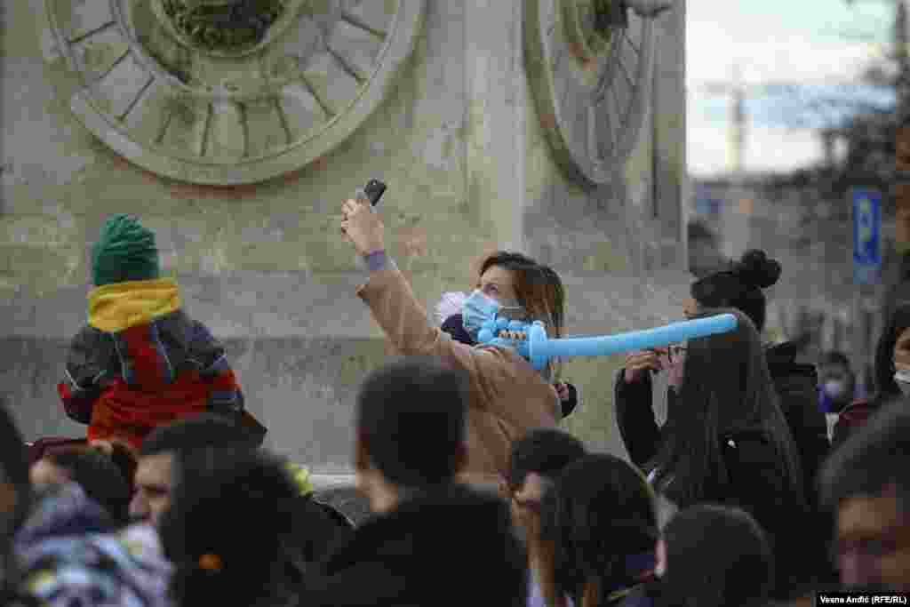 Doktorka medicine, Marijana Matejić Spasić, rekla je u svom obraćanju da polovinu svih godišnjih smrti u Srbiji čine oboljenja srca i sudova, te da oko 50.000 ljudi umre od posledica srčanog udara i kardiovaskularnih bolesti. &quot;Aerozagađenje ima bitnu ulogu u svemu ovome&quot;, poručila je ona.