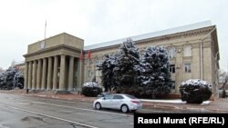 Здание администрации президента и кабинета министров. Бишкек.