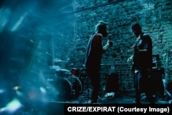 Andrei „Dhope” Ionuț și Ionuț Șolescu „Shole”, în timpul unui concert al formației de muzică rock CRIZE, la Clubul Expirat din București.