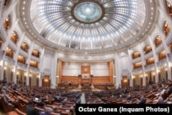Plen comun al Senatului și Camerei Deputaților.
