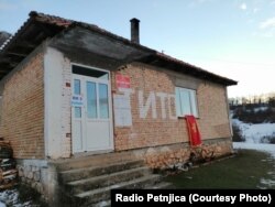 Iz Petnjice su proteklih godina zbog ekonomskih razloga otišle hiljade stanovnika, uglavnom u države Zapadne Evrope (na fotografiji glasačko mjesto u Petnjici)