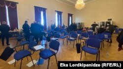 ბათუმის საკრებულოს სხდომათა დარბაზი. 2021 წლის 3 დეკემბერი