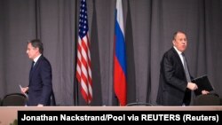 Američki državni sekretar Antony Blinken sa ruskim ministrom vanjskih poslova Sergejem Lavrovom tokom sastanka u Stokholmu, Švedska 2. decembra 2021. 