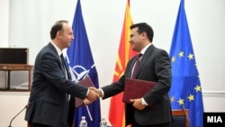 Зоран Заев и Африм Гаши вчера го потшишаа договорот за влегување на Алтернатива во Владата
