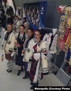 Cluj, 1 Decembrie 2020: angajate ale firmei Metropolis în port național.