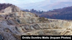 În imagine, masivul Cârnic din Roșia Montană, unul din cei patru masivi unde Gabriel Resources intenționa să exploateze aurul și argintul.