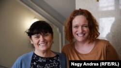 Illésné Áncsán Aranka és Bihari-Apáthy Judit, a Tűzcsiholó Egyesület munkatársai