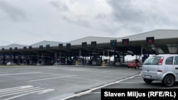 Sadik Duraku, koji dolazi iz Đakovice i ima britansko državljanstvo, zaustavljen je 17. aprila na graničnom prelazu između Hrvatske i Srbije u Batrovcima (Foto: Granični prelaz Batrovci između Srbije i Hrvatske, 17. april 2020.)