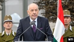 Sulyok Tamás köztársasági elnök beszédet mond beiktatási ünnepségén a budapesti Szent György téren 2024. március 10-én