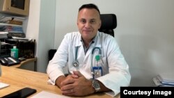 Profesor dr. Adrian Marinescu este medic primar la Insitutul Matei Balș din București.