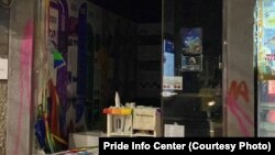 Nepoznata osoba je 7. januara razbila izlog na ulazu u Prajd info centar