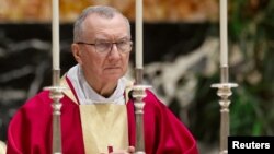 Cardinalul Pietro Parolin în timpul înmormântării cardinalului Sergio Sebastiani în Bazilica Sfântul Petru din Vatican, 17 ianuarie 2024.