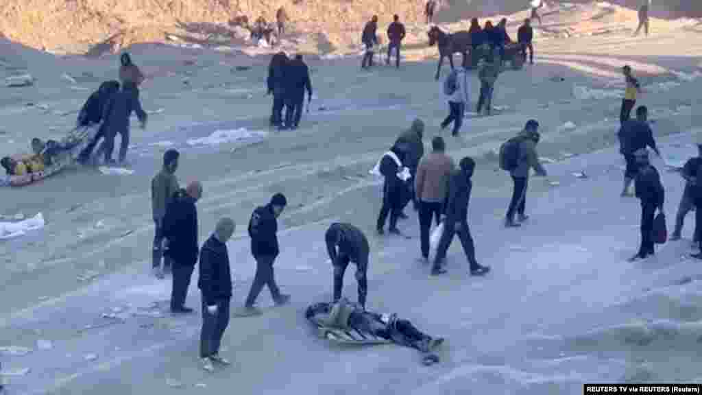 Február 29-én több mint száz ember&nbsp;halt meg Gáza északi részén, amikor az izraeli hadsereg tüzet nyitott a segélyszállítmányra váró tömegre.&nbsp;A mészárlásban legalább hétszázan megsebesültek&nbsp;&ndash; közölték palesztin egészségügyi tisztviselők