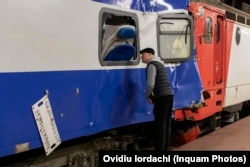 Un vagon a fost avariat de locomotiva veche, care a intrat cu 75 km/h în garnitură.
