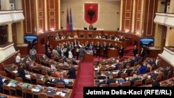 Седница на албанскиот парламент (илустрација)