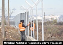 Lucrări de îngrădire a perimetrului unității militare