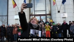 Emilia Șercan a făcut o serie de dezvăluiri despre doctorale plagiate ale unor politicieni și șefi de instituții. Amenințările la adresa ei au fost semnalate inclusiv în raportatele internaționale cu privire la libertatea presei în România.