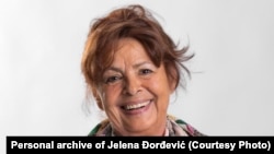 "Sigurna sam da je svih ovih 20 dana od tragedije Vučić bio i te kako bio upleten u razgovore o eventualnim optužnicama. Možda su i ljudi koji su optuženi izabrani po njegovoj preporuci", konstatuje Jelena Đorđević.