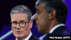 Лидерот на лабуристите Кир Стармер и лидерот на конзервативците премиерот Риши Сунак во телевизиска дебата, 26 јуни 2024 