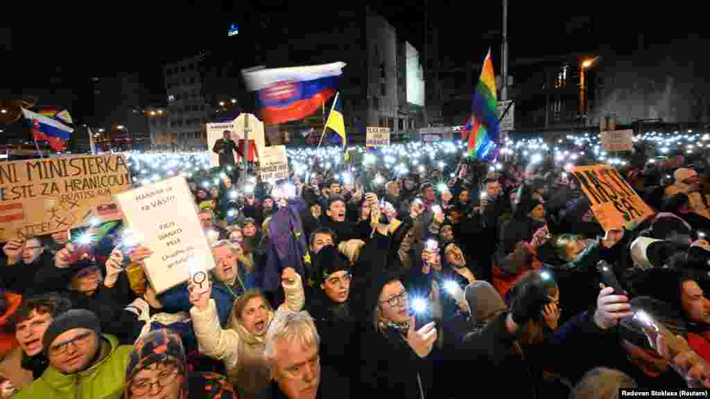 A politikai bűncselekményekre szakosodott különleges ügyészség (USP) számos eljárást indított gazdasági vezetők, az igazságszolgáltatás és a rendőrség tagjai ellen, miután a 2020-as választásokon a korrupció elleni harcot ígérő pártok győzelmet arattak. Amíg ellenzékben volt, Fico maga is rendőrségi vádakkal nézett szembe, amelyeket később ejtettek &nbsp;